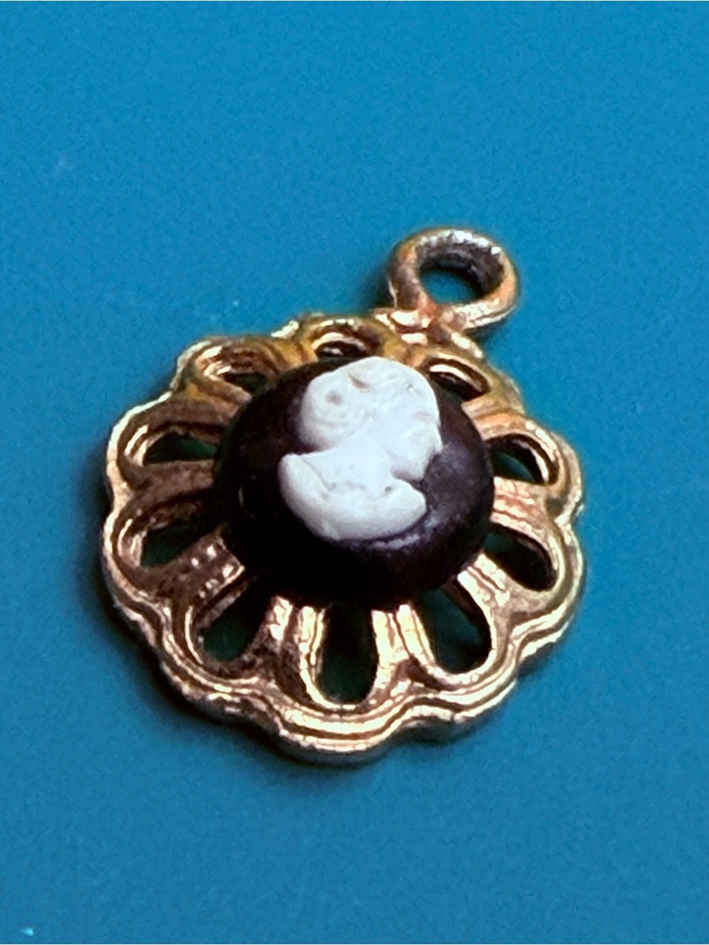 Vintage-Inspired Gold and Black Cameo Pendant Charms - Set of 2
